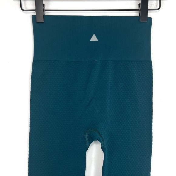 Balance Athletica Energy Quartz Topaz
Textured Seamless Leggings Size Small - Picture 9 of 11